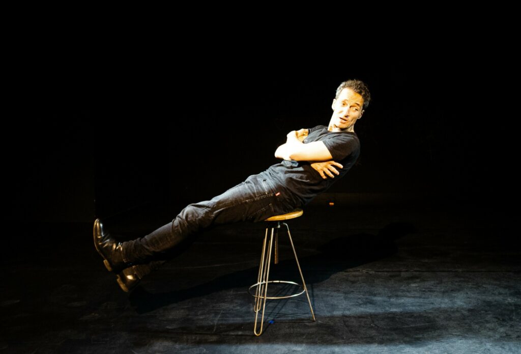 photo spectacle le premier sexe ou la grosse arnaque de la virilité